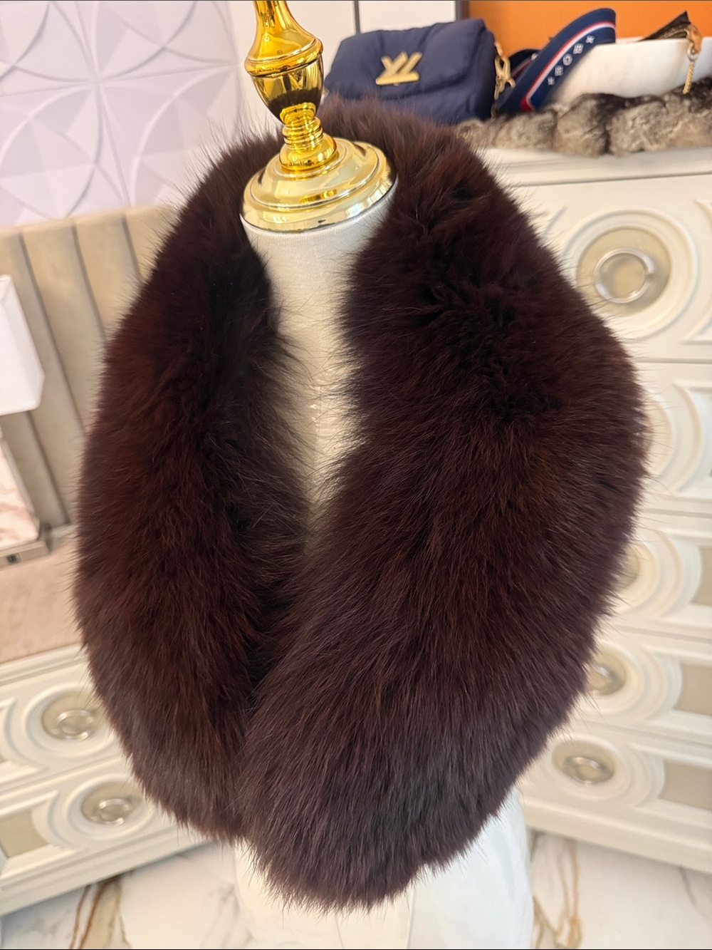 Saga fox fur scarf thick pelts